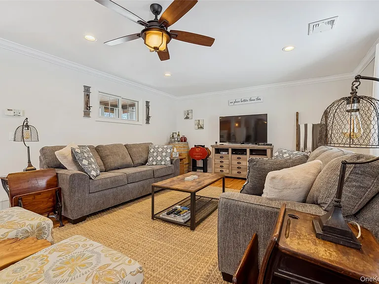 144 Manor Ln — Photo 10