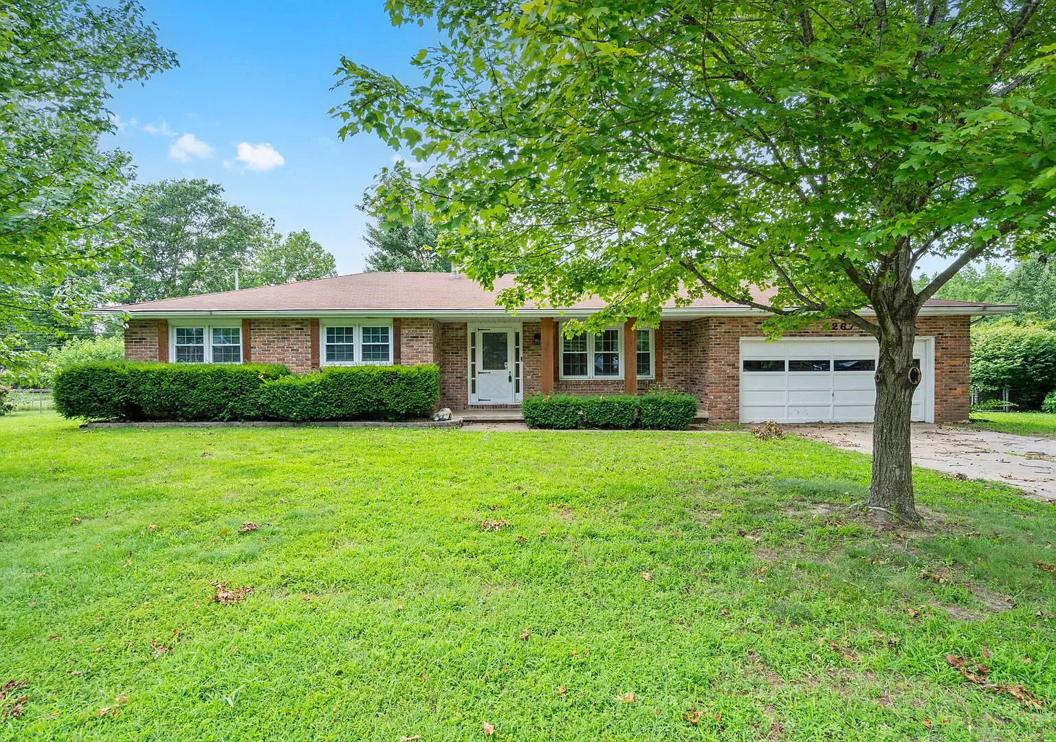 3 Bedroom 2 Bathroom Springfield, MO — Photo 1