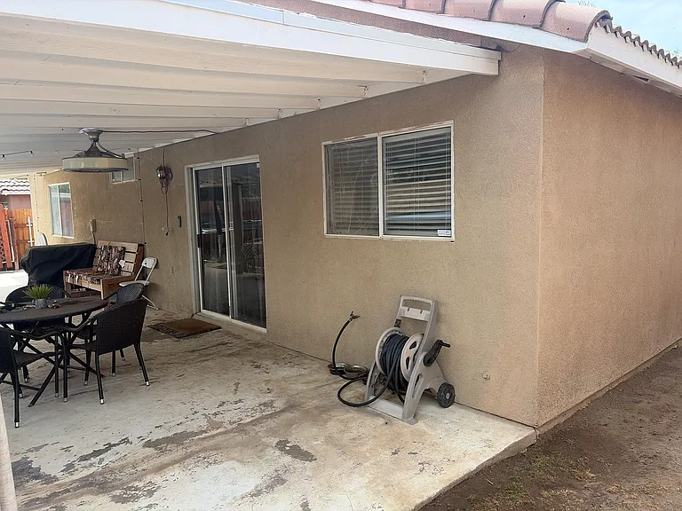1378 Scott Ave — Photo 6