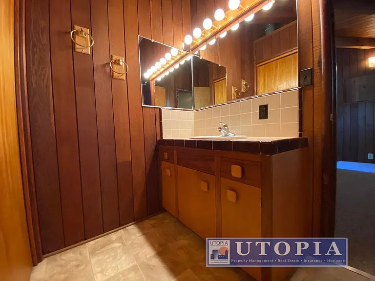 215 Blackpoint Ln — Photo 14