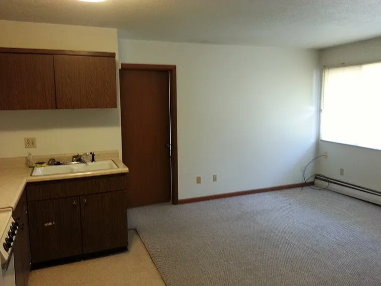 2714 Wayne Ave — Photo 5