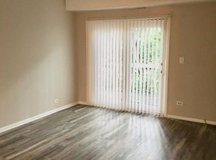 271 Country Commons Rd, Cary, IL 60013