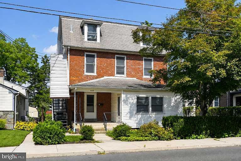 1st image of 434 W Walnut St