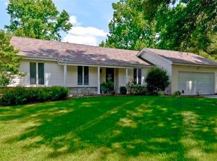 15062 Country Ridge Dr, Chesterfield, MO 63017