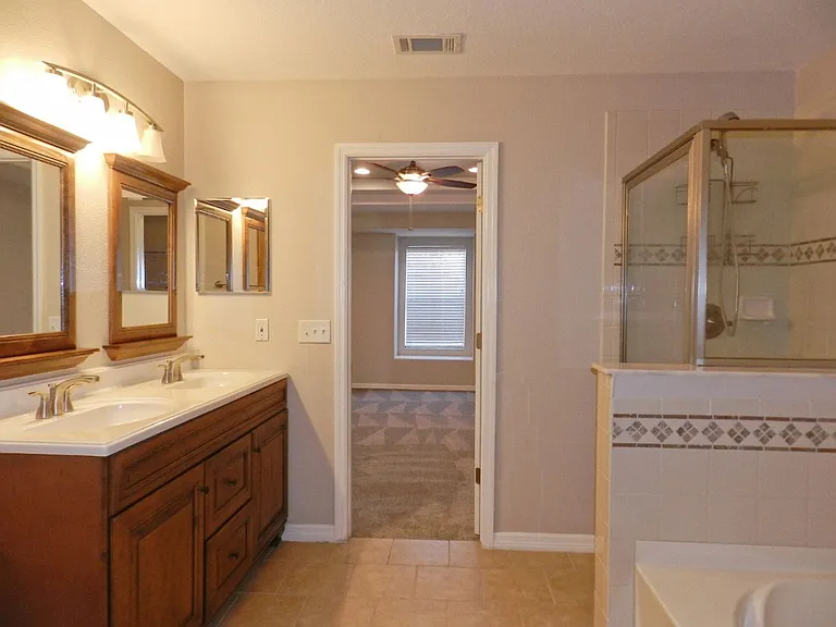 10837 Kensington Park Ave — Photo 19