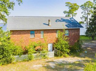 901 Tracy Rd, Pensacola, FL 32506