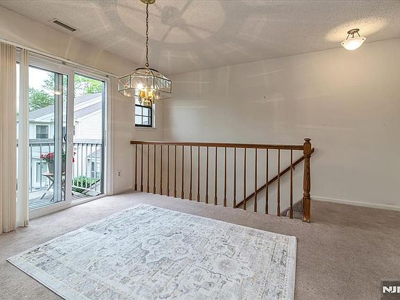 4th image of 71 Fromm Ct