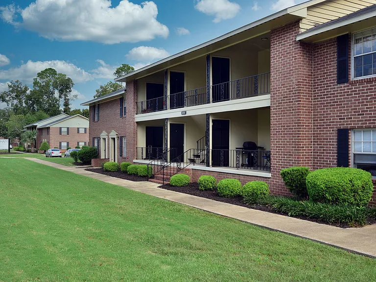 Shoreham Apartments — Photo 12