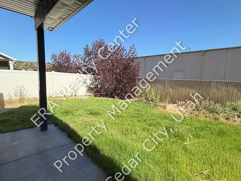 2854 W Meadow St — Photo 19