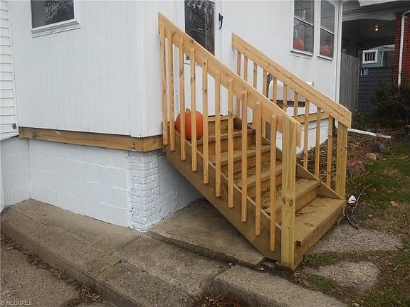 3rd image of 703 Roselawn Ave