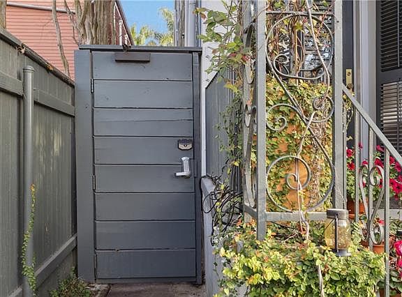 2nd image of 1013 Race St #1B