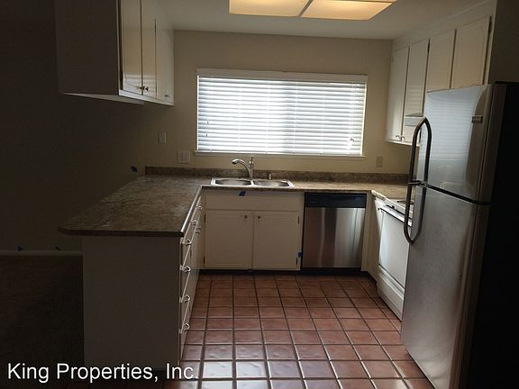 4th image of 2630 Temple Dr