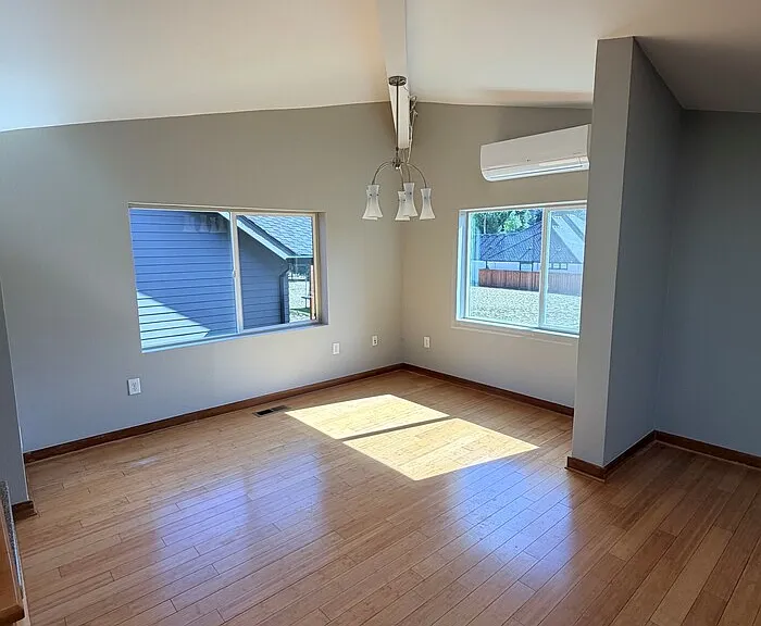 720 NE 34th Pl — Photo 6