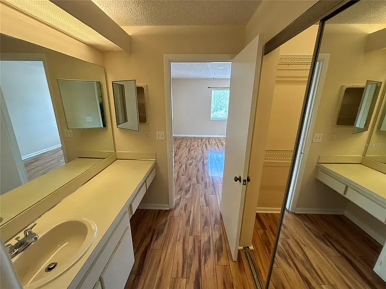 5169 Vineland Rd #B208 — Photo 24