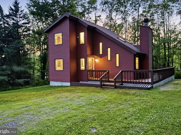 11 Meadowview Dr, Lake Ariel, PA 18436