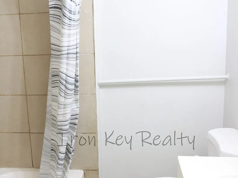 5121 Thompson Ave #7 — Photo 7