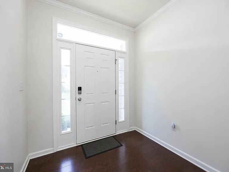 253 Fairfield Cir W — Photo 5
