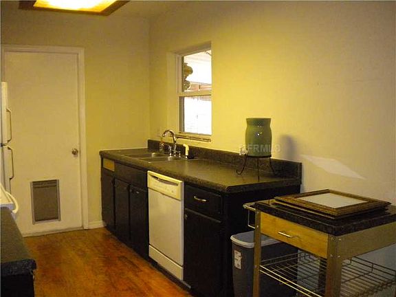 4th image of 404 Pinewood Ct