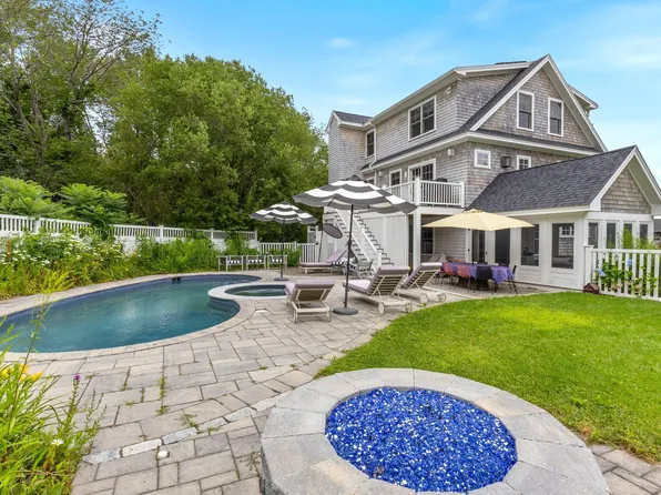 17 Intervale Road, York, ME 03902