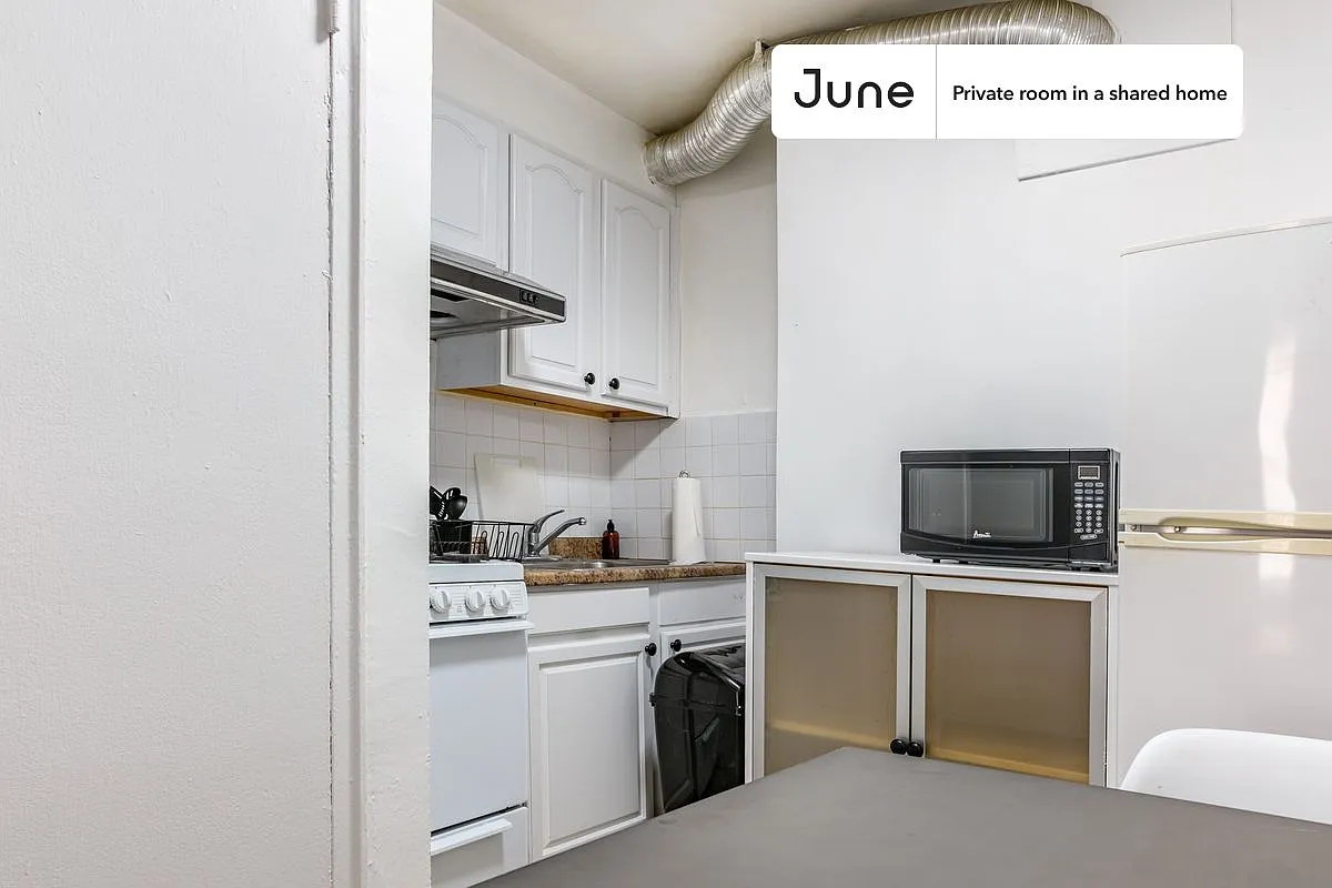 Full bedroom in 3 bed/1 bath home in Lower East Side #1361 A — Photo 4