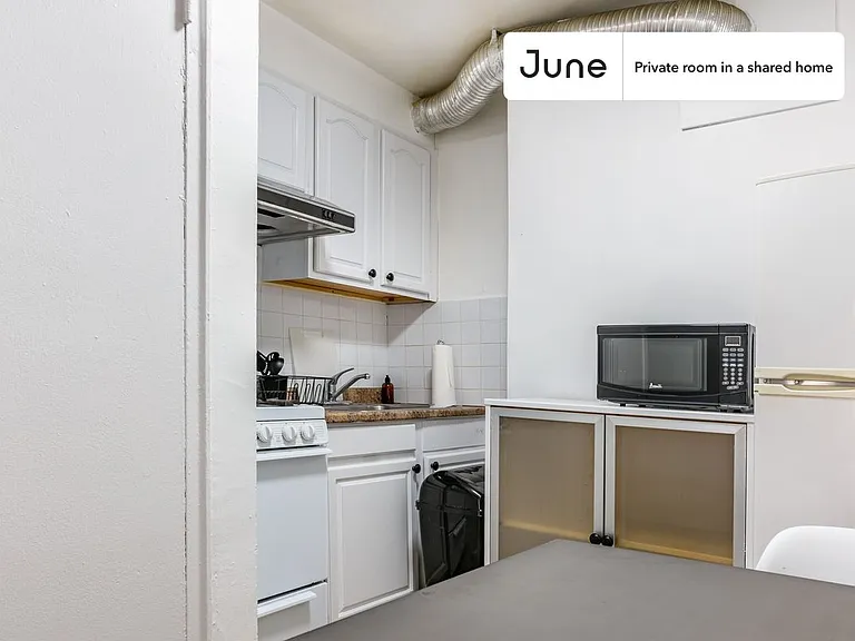 243 E Broadway #A — Photo 4