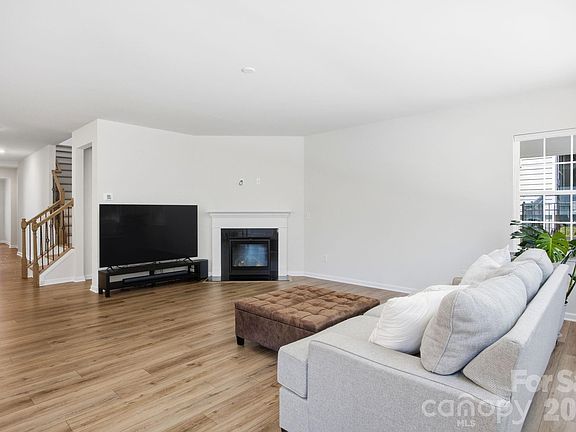 4th image of 2999 Findley Rd