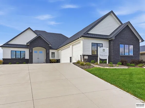 3016 S 209th Ct, Elkhorn, NE 68022