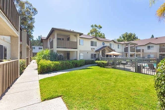 13635 Cynthia Ln Poway CA-Grass Area