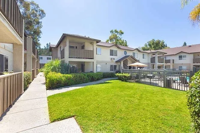 13635 Cynthia Ln Poway CA-Grass Area