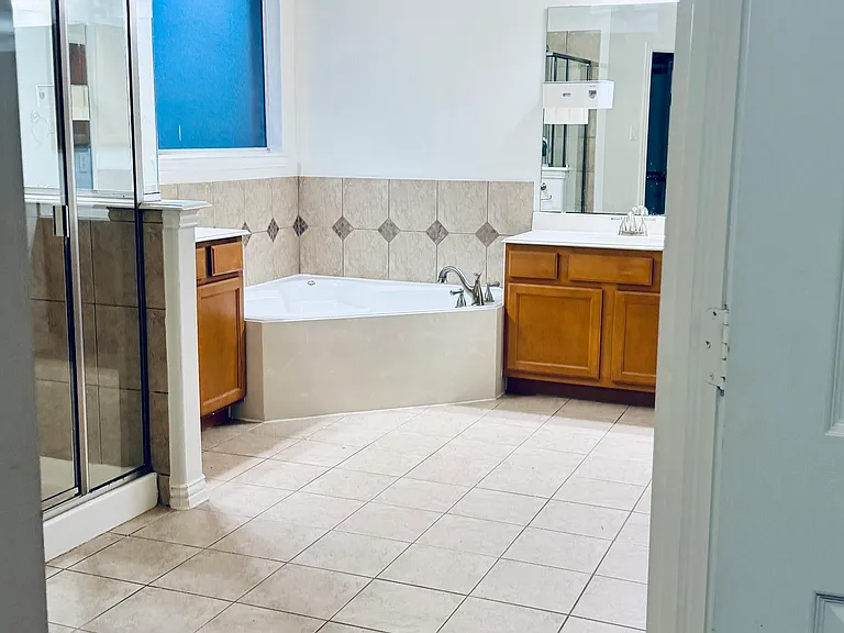 221 Westminister Ave — Photo 17
