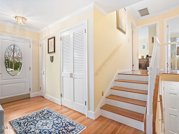 3rd image of 30 Weston Hill Rd