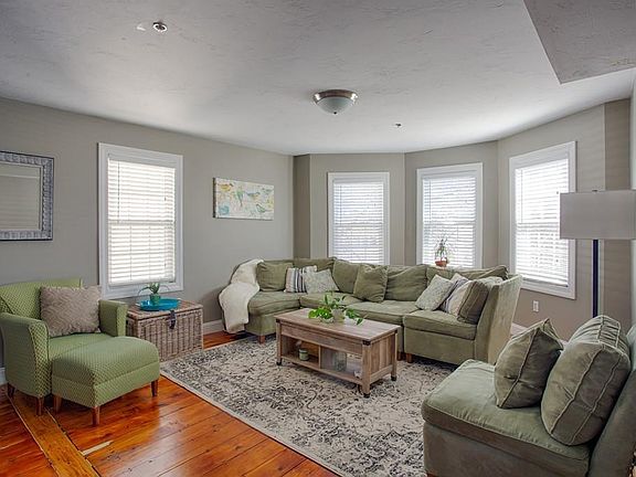 2nd image of 204 Jefferson Ave #2