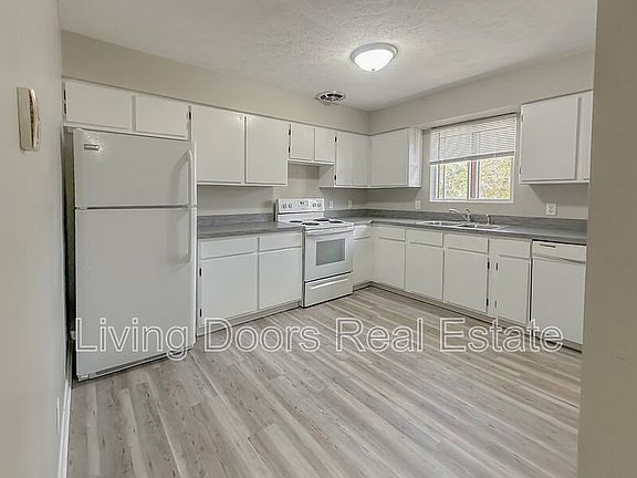 2nd image of 4717 Gladstone St
