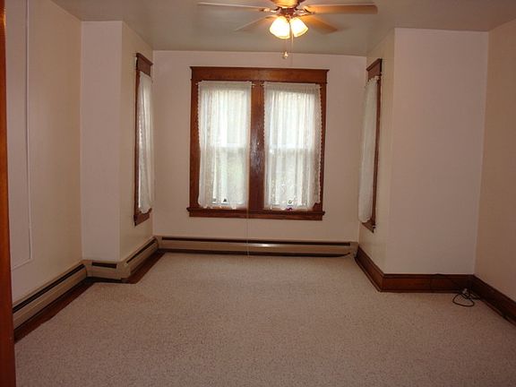 4th image of 907 N Market St #1