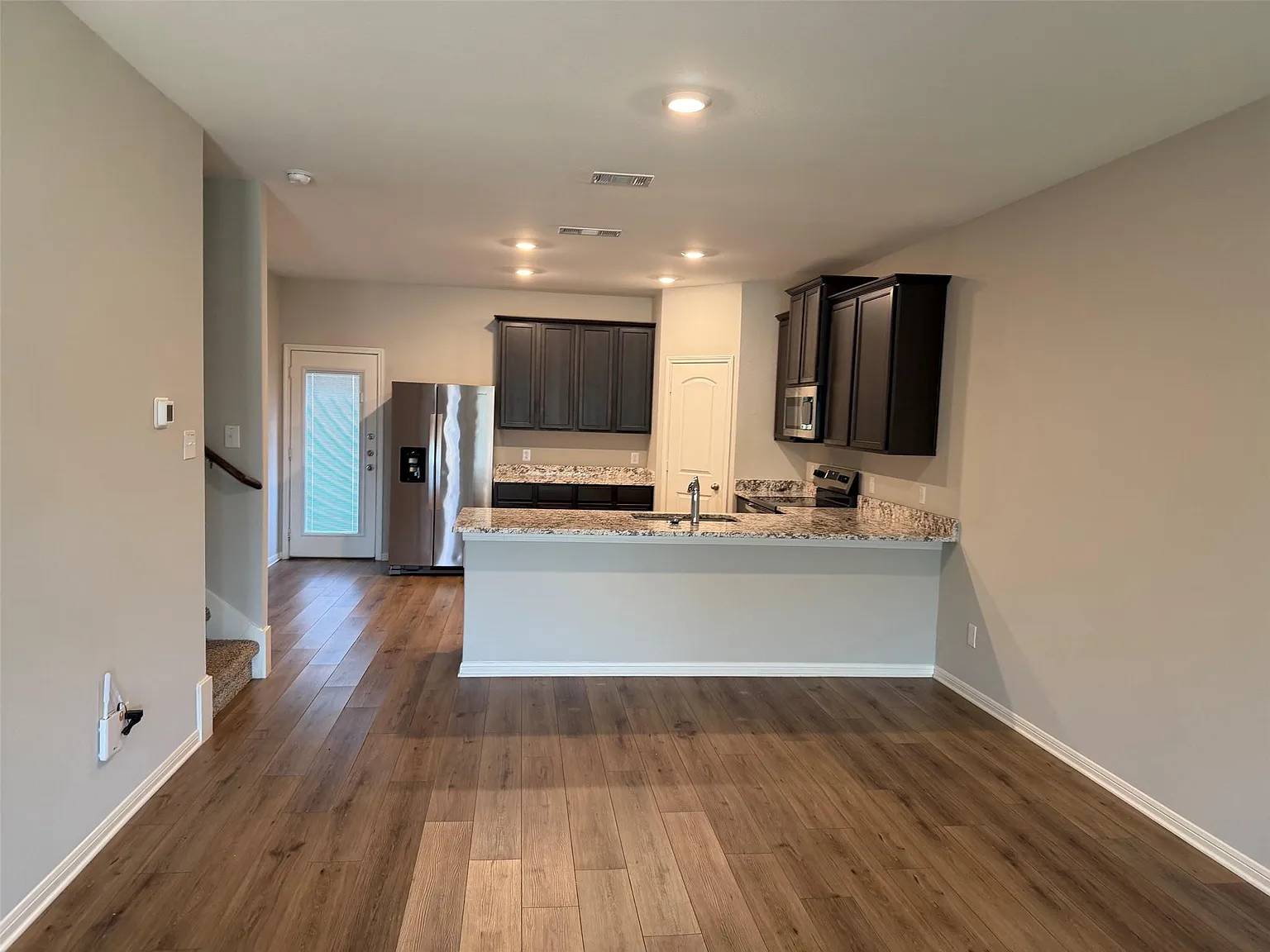 5 bed, 2.5 bath, 2653 sqft, $2,050 — Photo 4