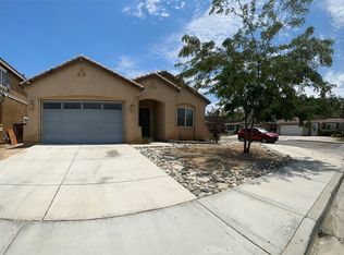 9019 Fremont Ct, Oak Hills, CA 92344