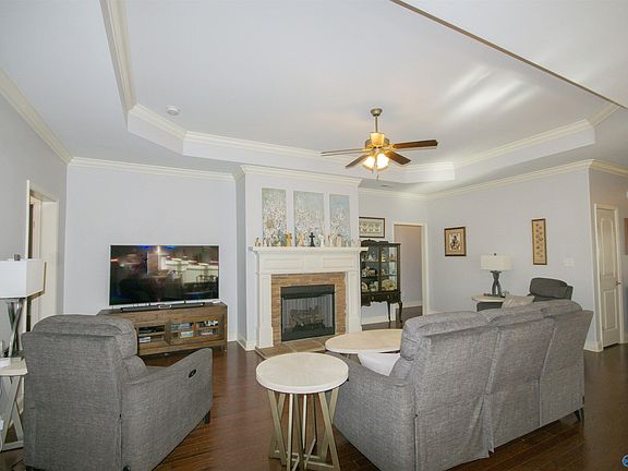 5th image of 409 E Mossyleaf Dr