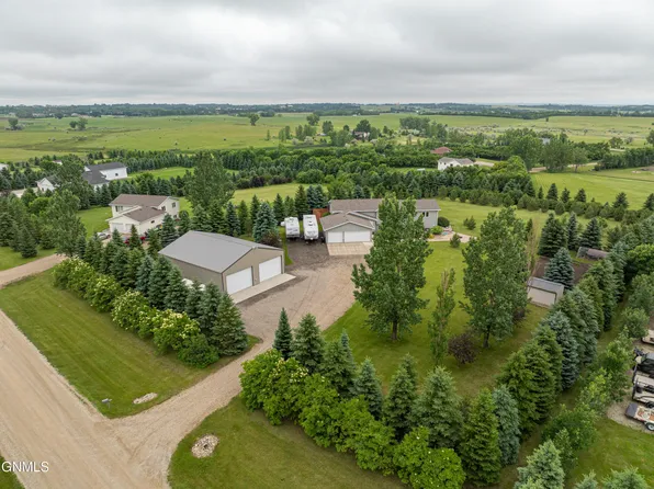4409 Crescent Ridge Rd, Bismarck, ND 58503