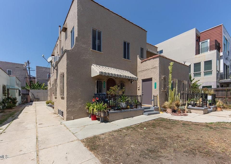 1st image of 833 N Ridgewood Pl