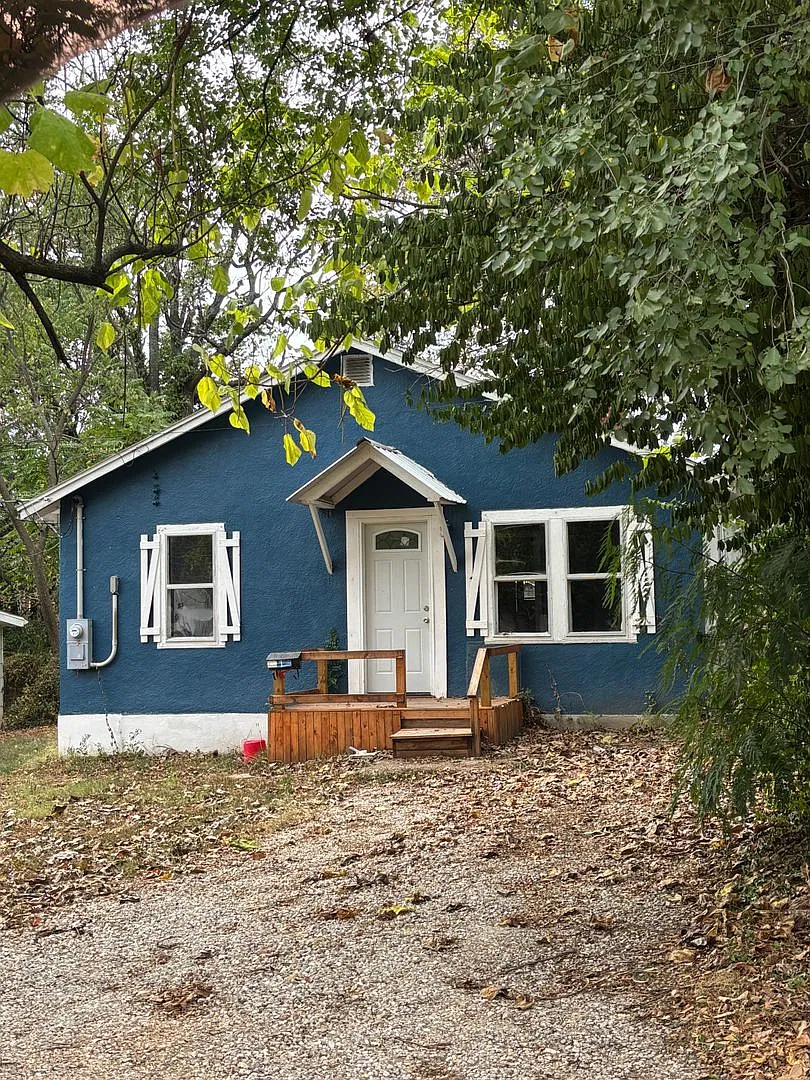 3 Bedroom 1 Bath House For Rent — Photo 1
