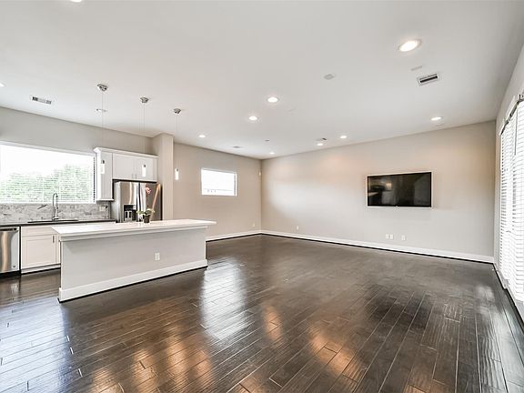 2nd image of 10806 Warwana Rd Unit G