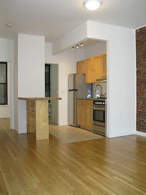 Rented by Tower Brokerage | media 17