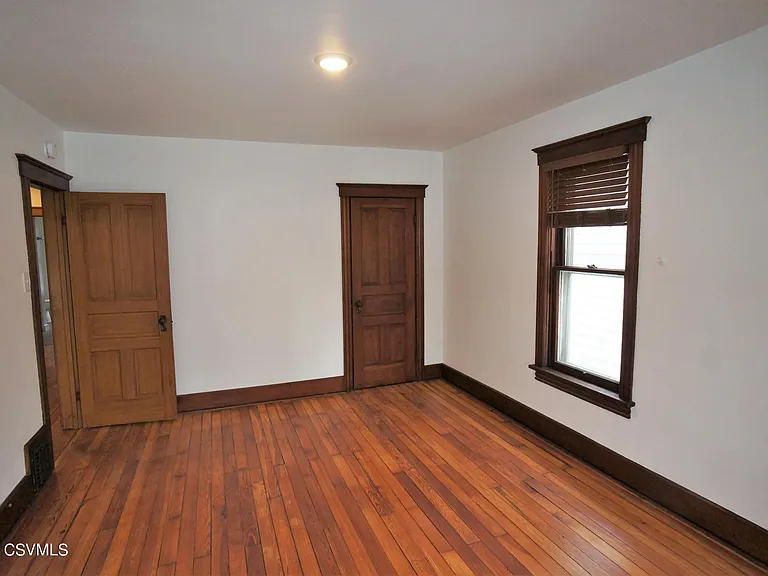 305 Walnut St — Photo 12
