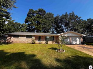 815 Hawkins Ave, Wake Village, TX 75501
