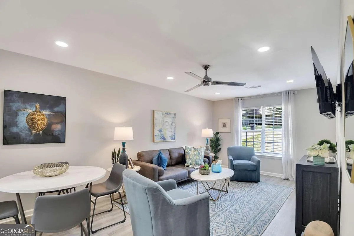 2 bed, 1.0 bath, 100 sqft, $3,100 — Photo 1