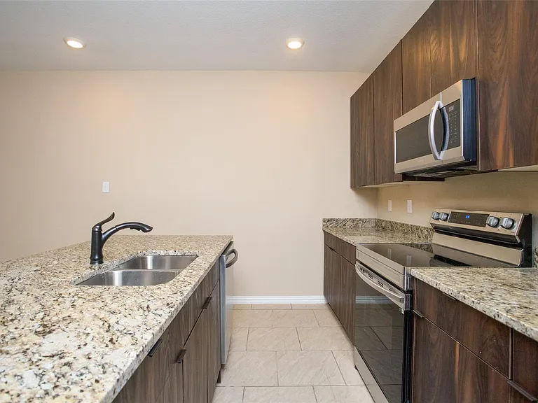 134 Canales Cir — Photo 5