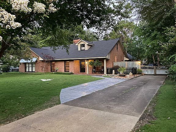 3rd image of 2431 Hermitage Dr