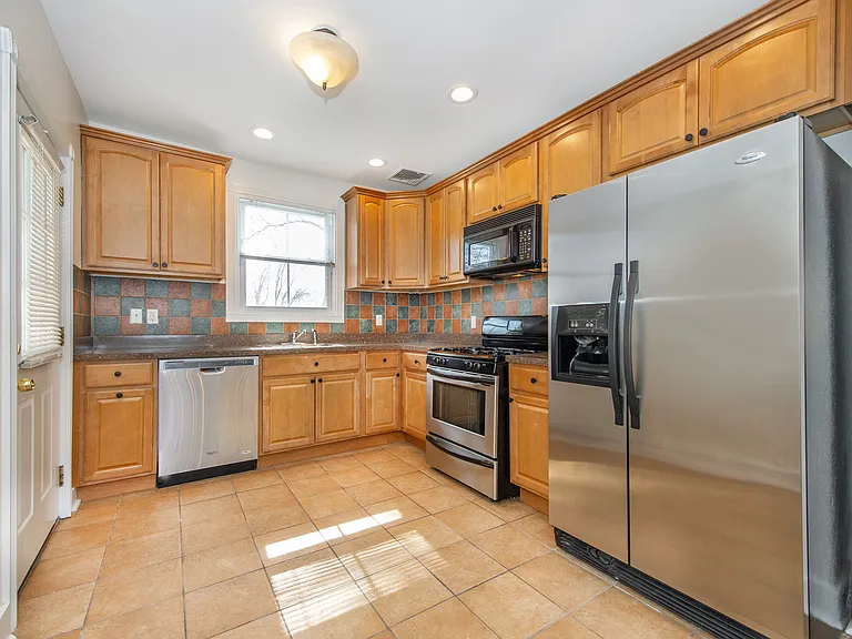 51 Hillside Ave #A — Photo 4