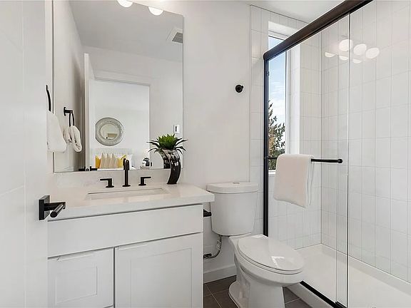 5th image of 6320 41st Ave SW #D