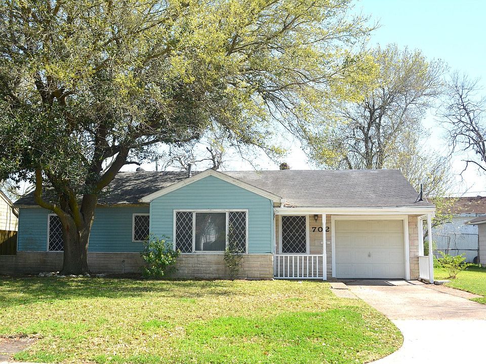 1st image of 702 S Circle Dr